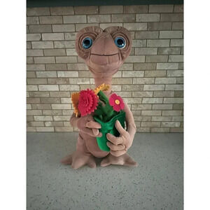 ET THE EXTRA-TERRESTRIAL PLUSH HOLDING FLOWER POT FROM UNIVERSAL STUDIOS - RARE